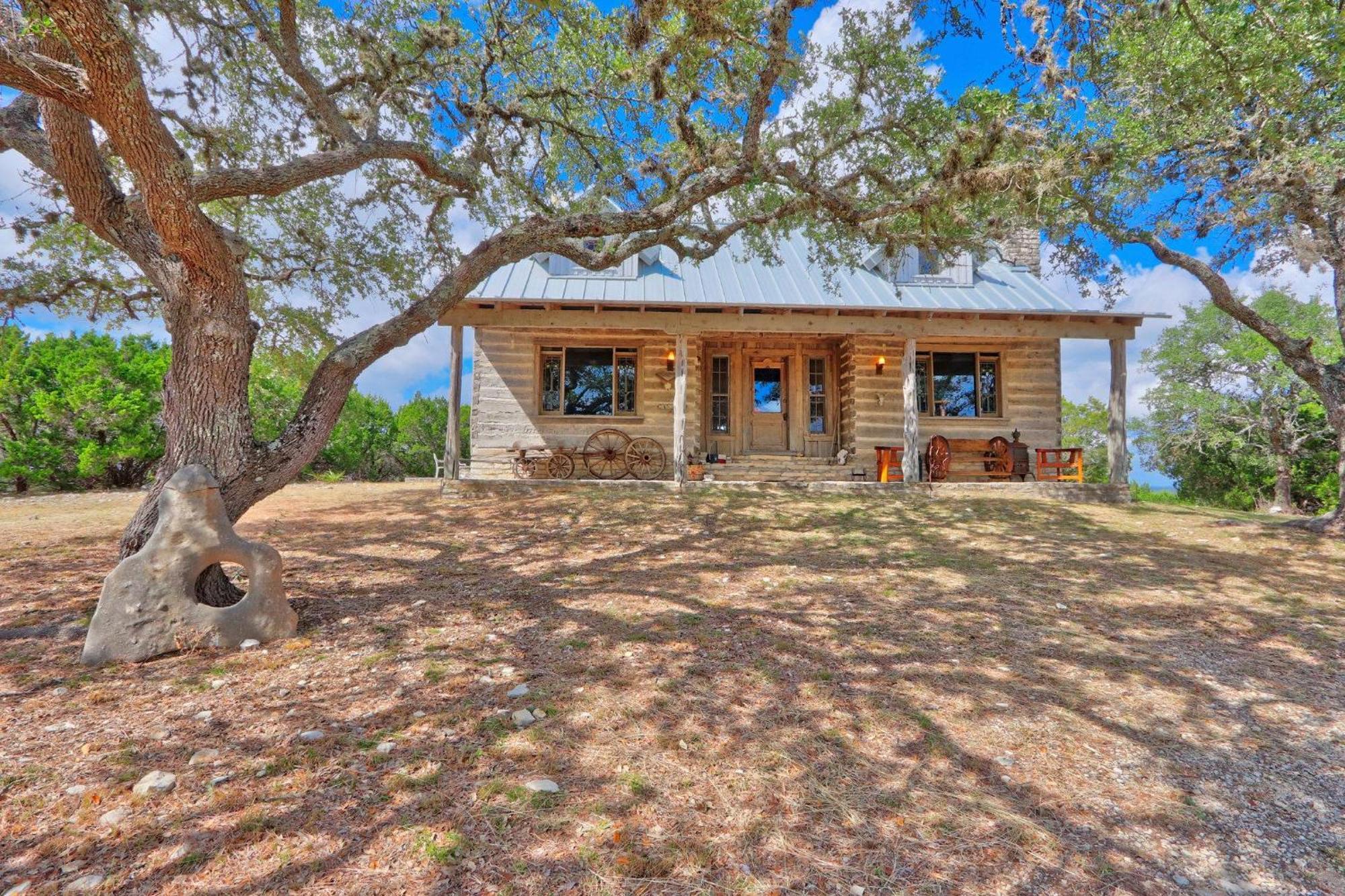 Log Cabin At Old Glory Ranch Wimberley Exterior foto