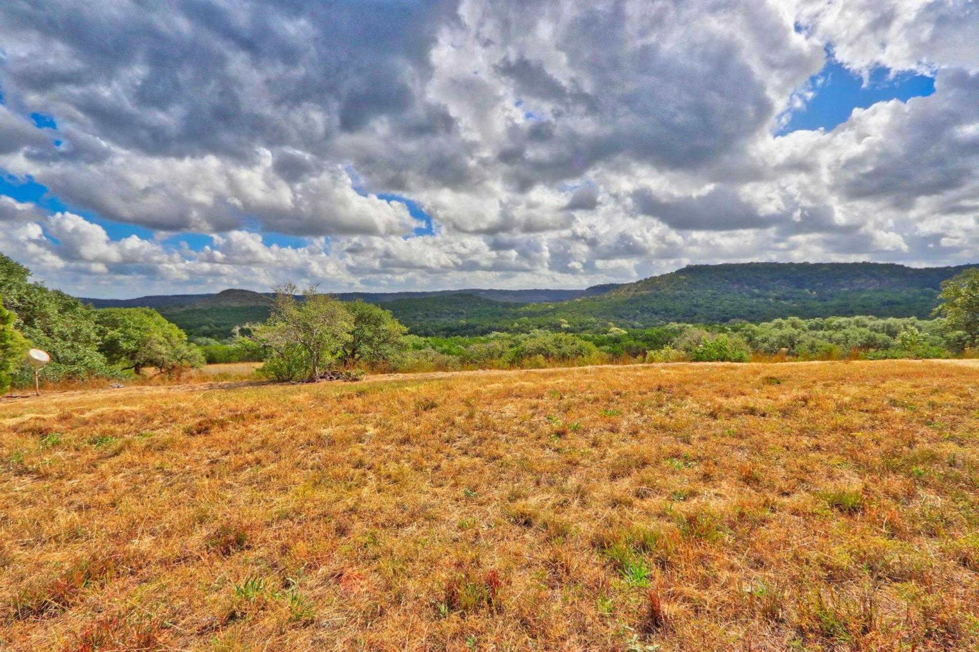Log Cabin At Old Glory Ranch Wimberley Exterior foto